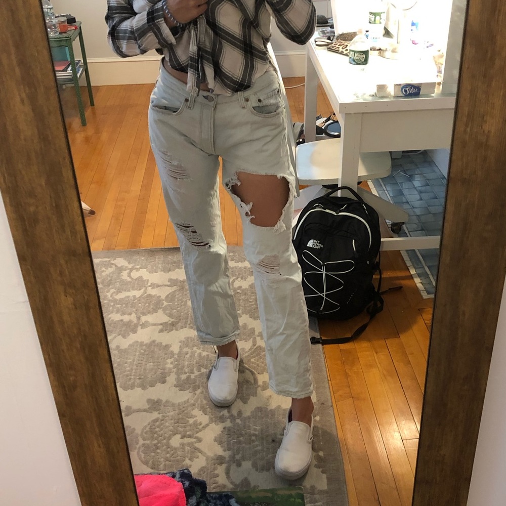 Light Wash Brandy Melville Destroyed Jeans!
